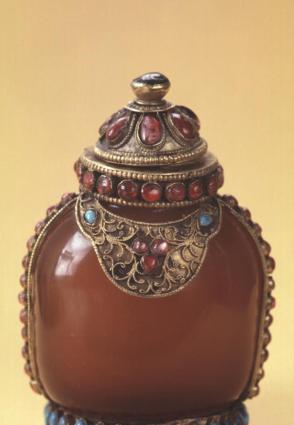 Snuff bottle: Mongolian style