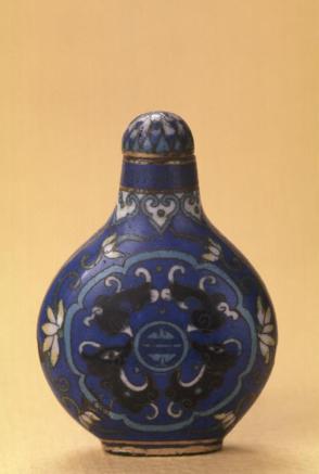 Snuff bottle: medallion with "Shou" character